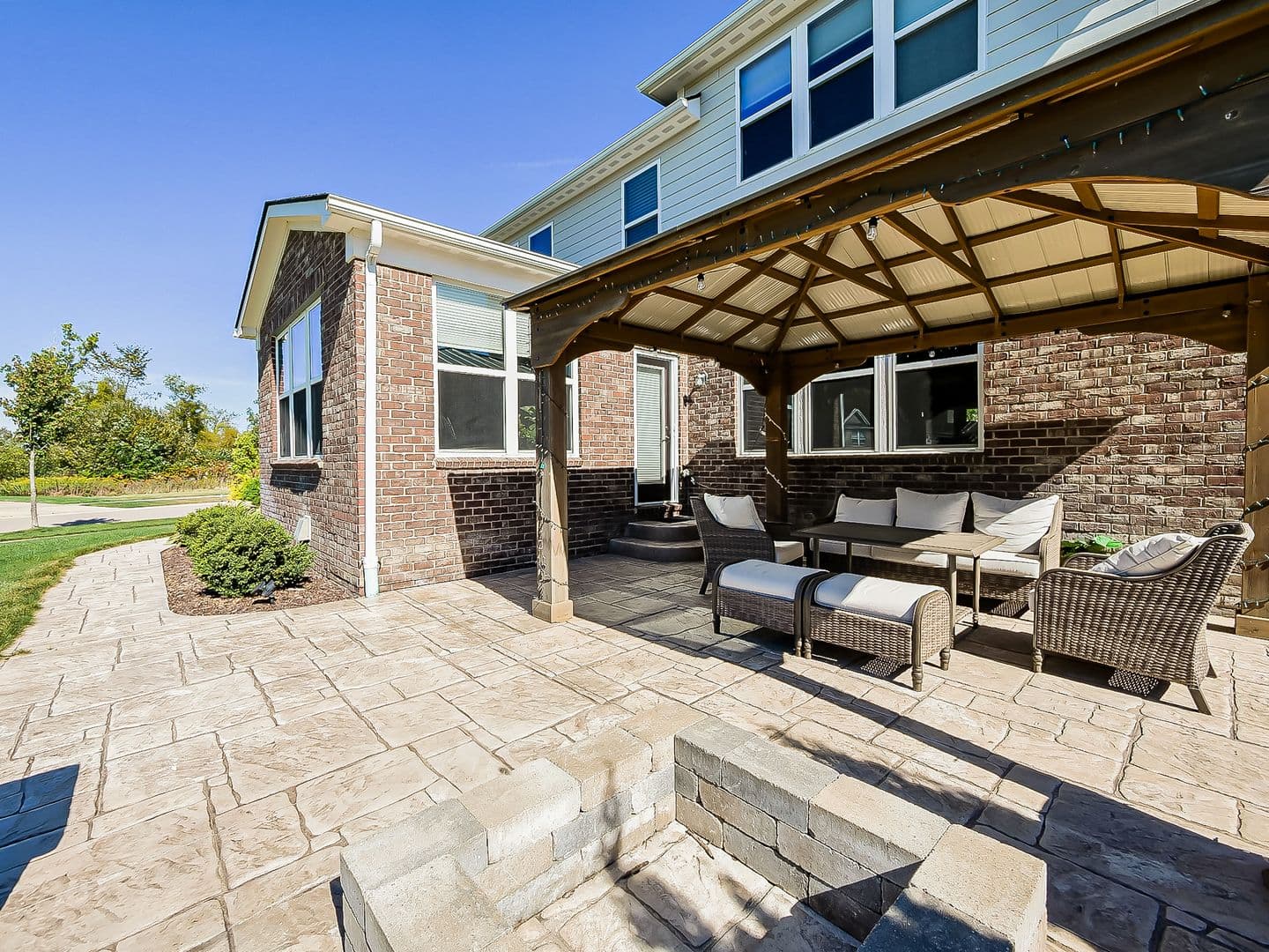 South Lyon House: 23431 Crooked Tree Ct S