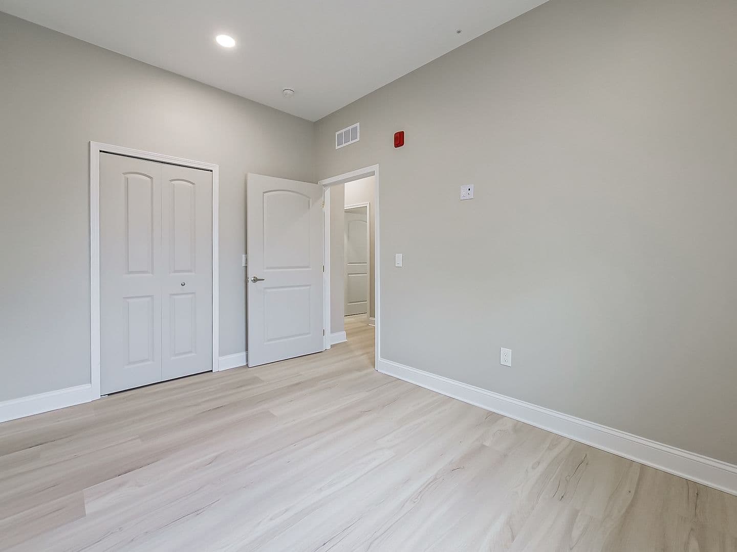 Westland Apartment: 31480 Warren Rd