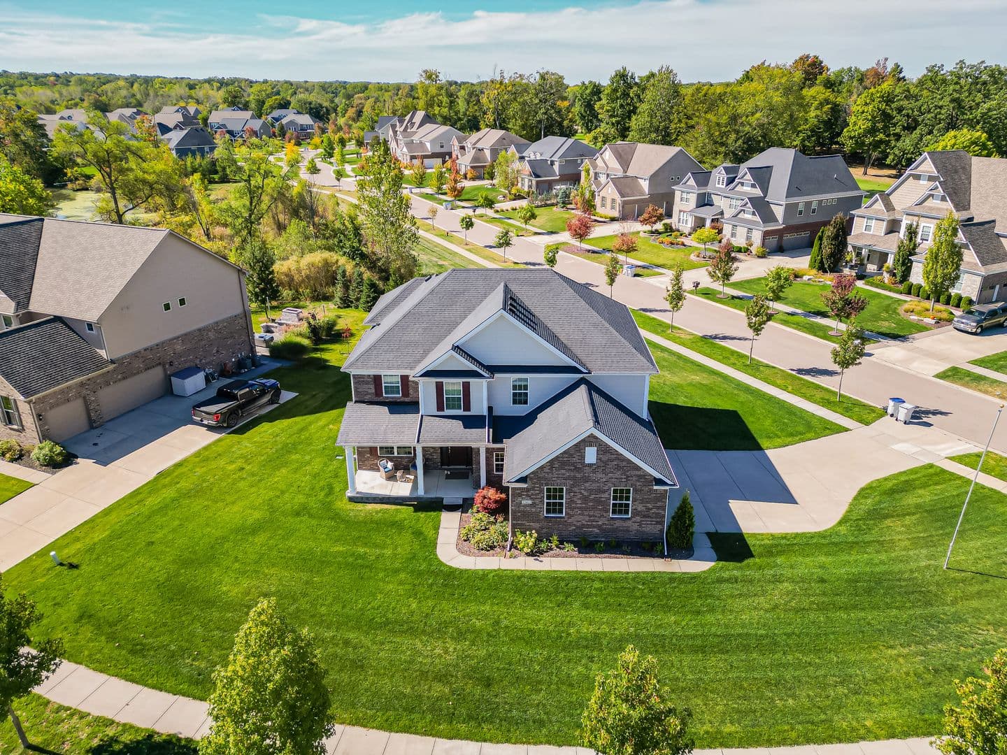 South Lyon House: 23431 Crooked Tree Ct S