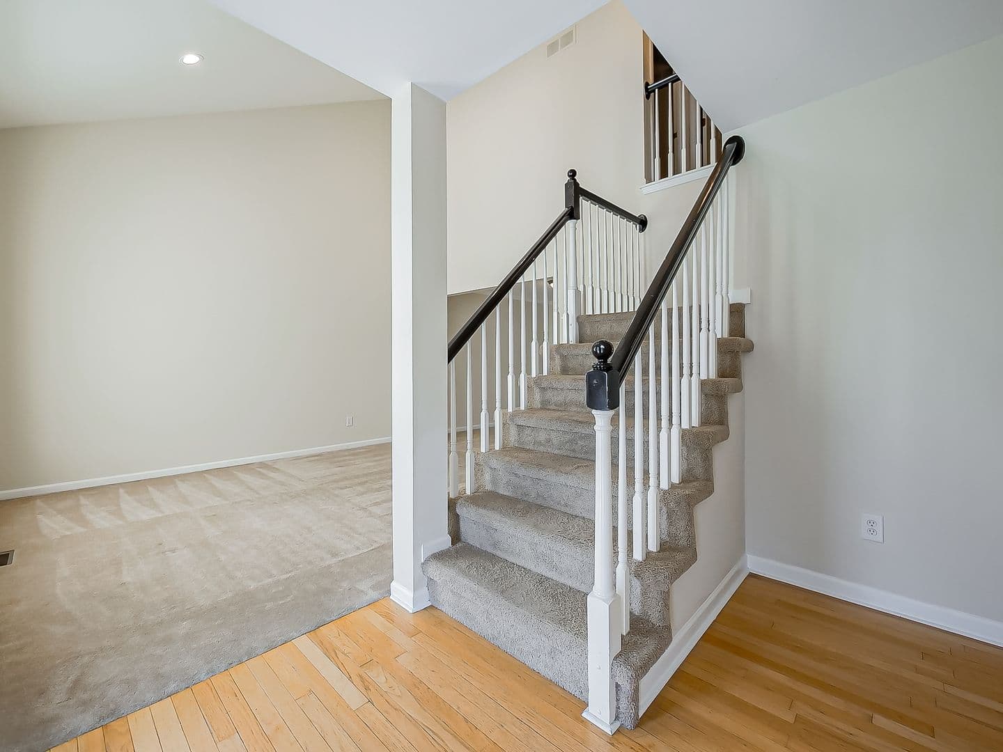 Wixom House: 3140 Mulberry Ct