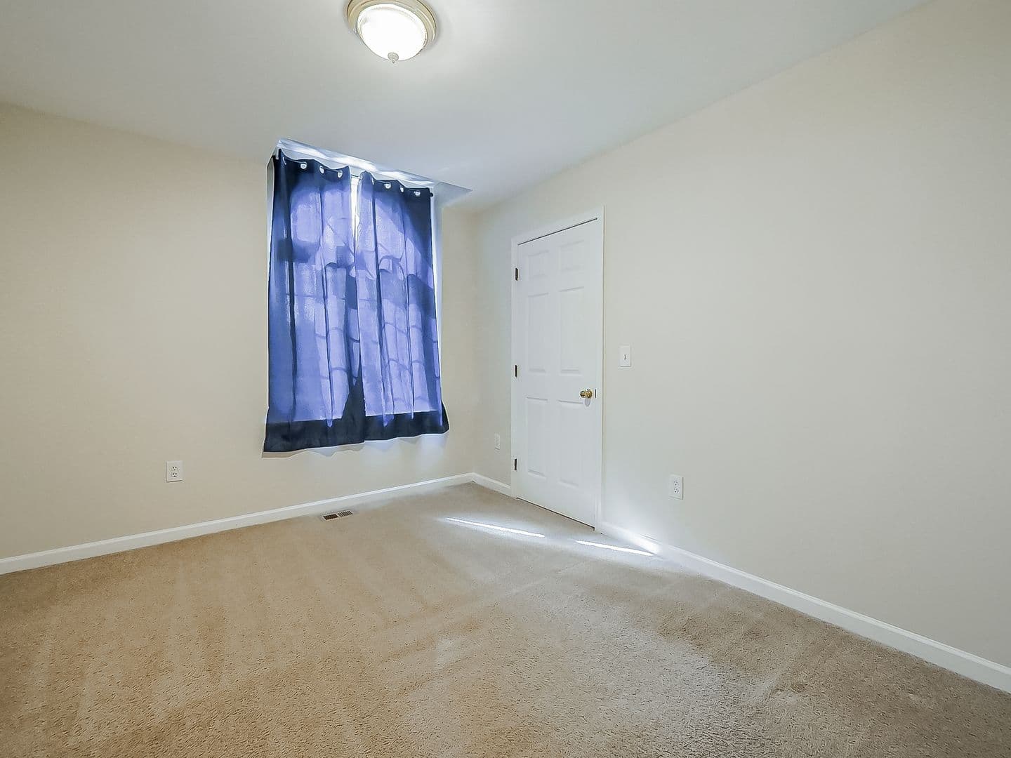 Wixom House: 3140 Mulberry Ct