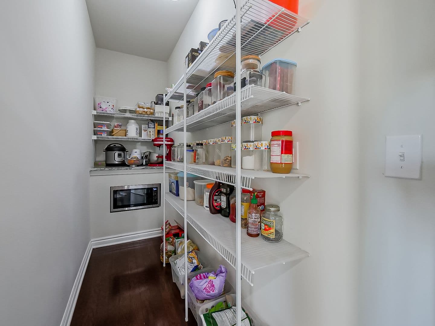 South Lyon House: 23431 Crooked Tree Ct S