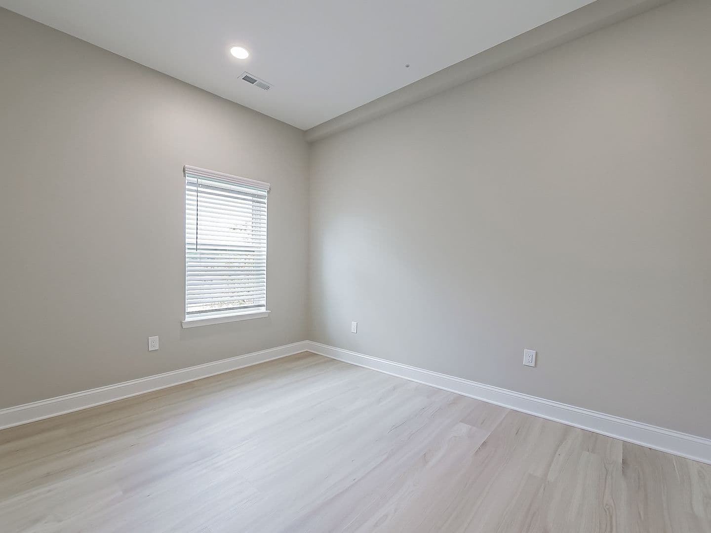 Westland Apartment: 31480 Warren Rd