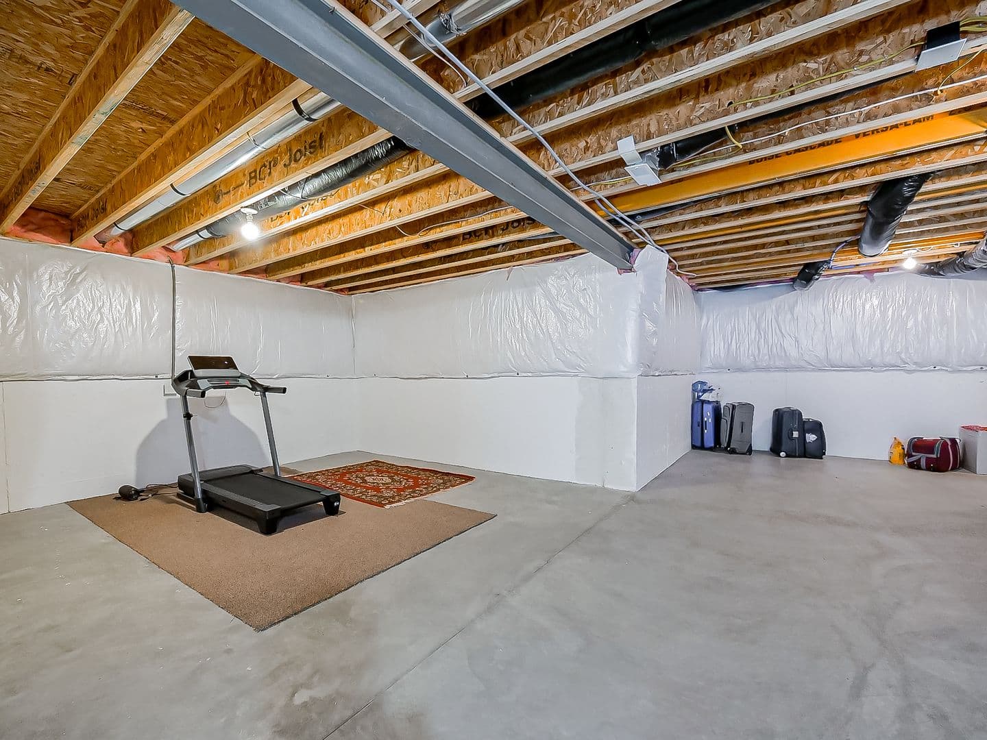 South Lyon House: 23431 Crooked Tree Ct S