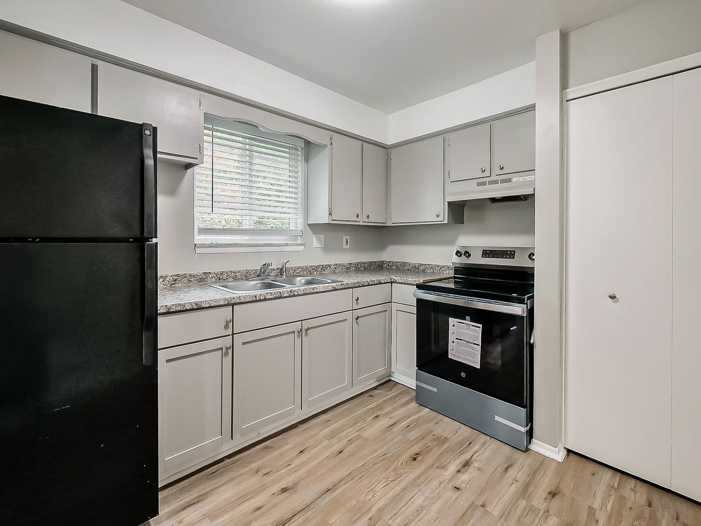 White Lake Apartment: 221 Summit Ridge Dr