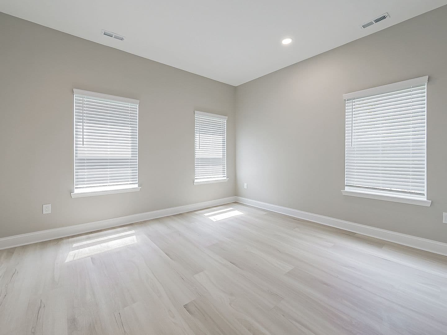 Westland Apartment: 31480 Warren Rd