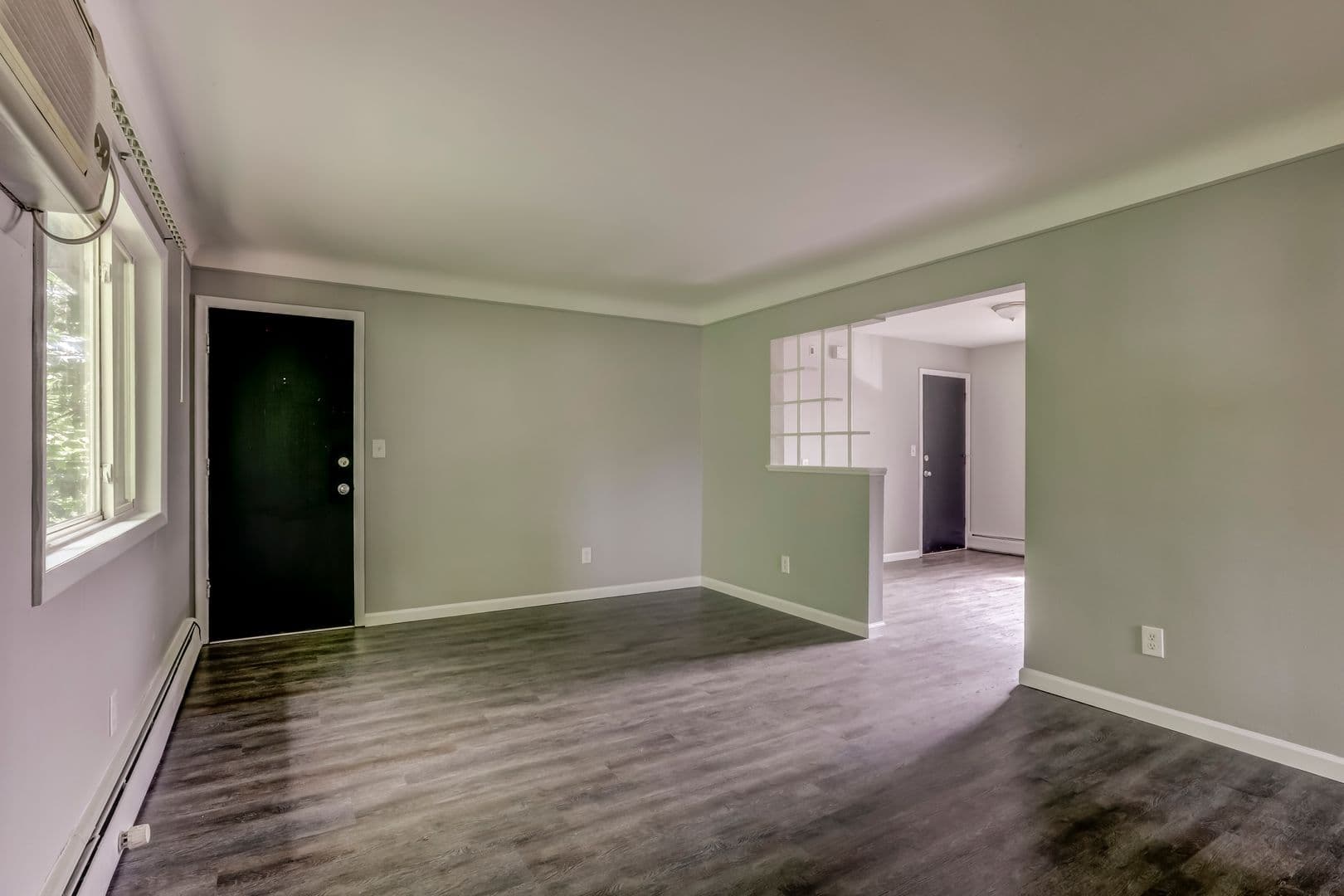 Clawson Apartment: 649 Maple Rd