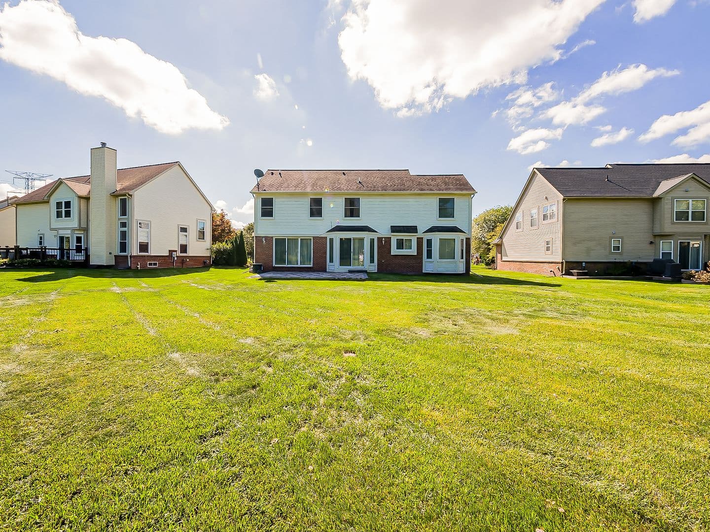 Wixom House: 3140 Mulberry Ct