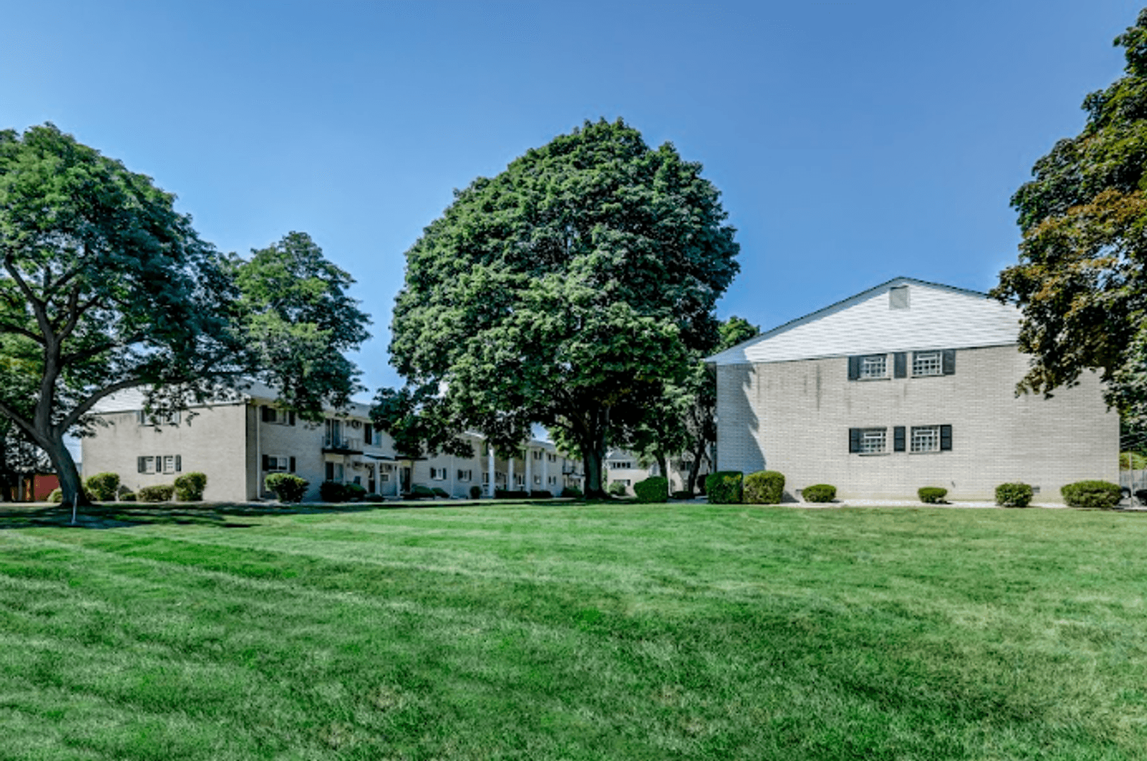 Dearborn Heights Apartment: 5630 Pardee