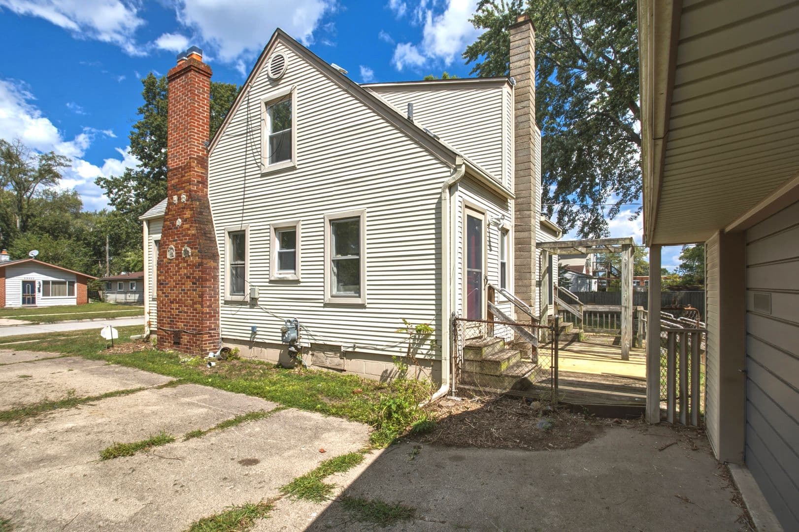 Dearborn Heights House: 25433 McDonald St