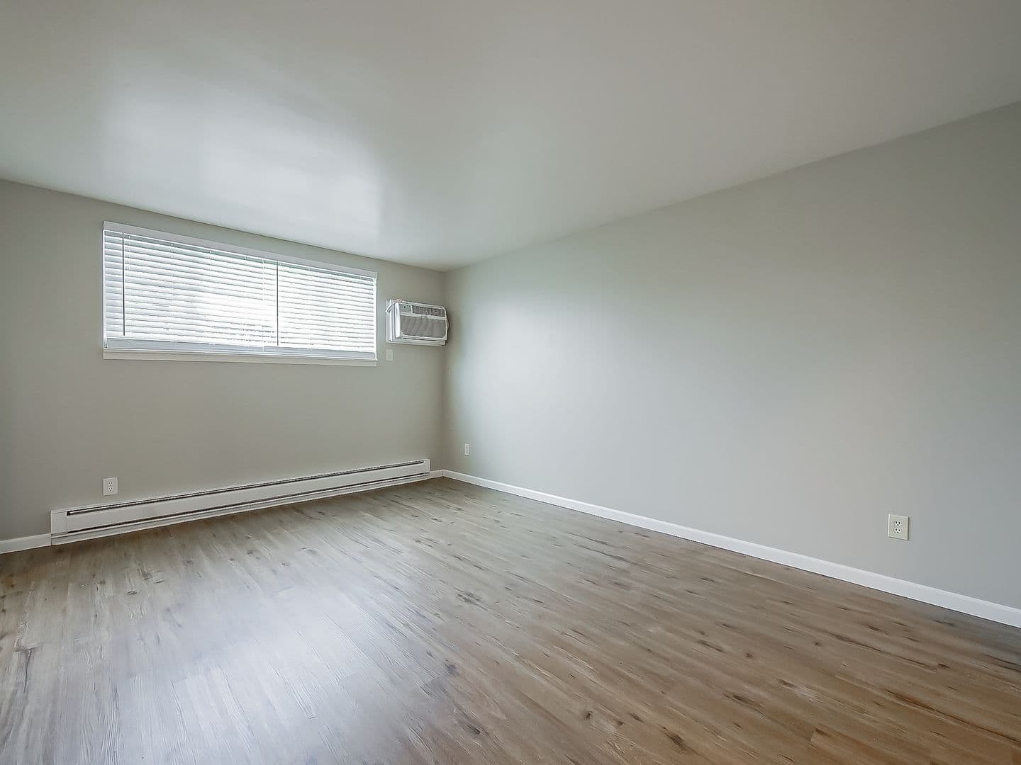 White Lake Apartment: 219 Summit Ridge Dr