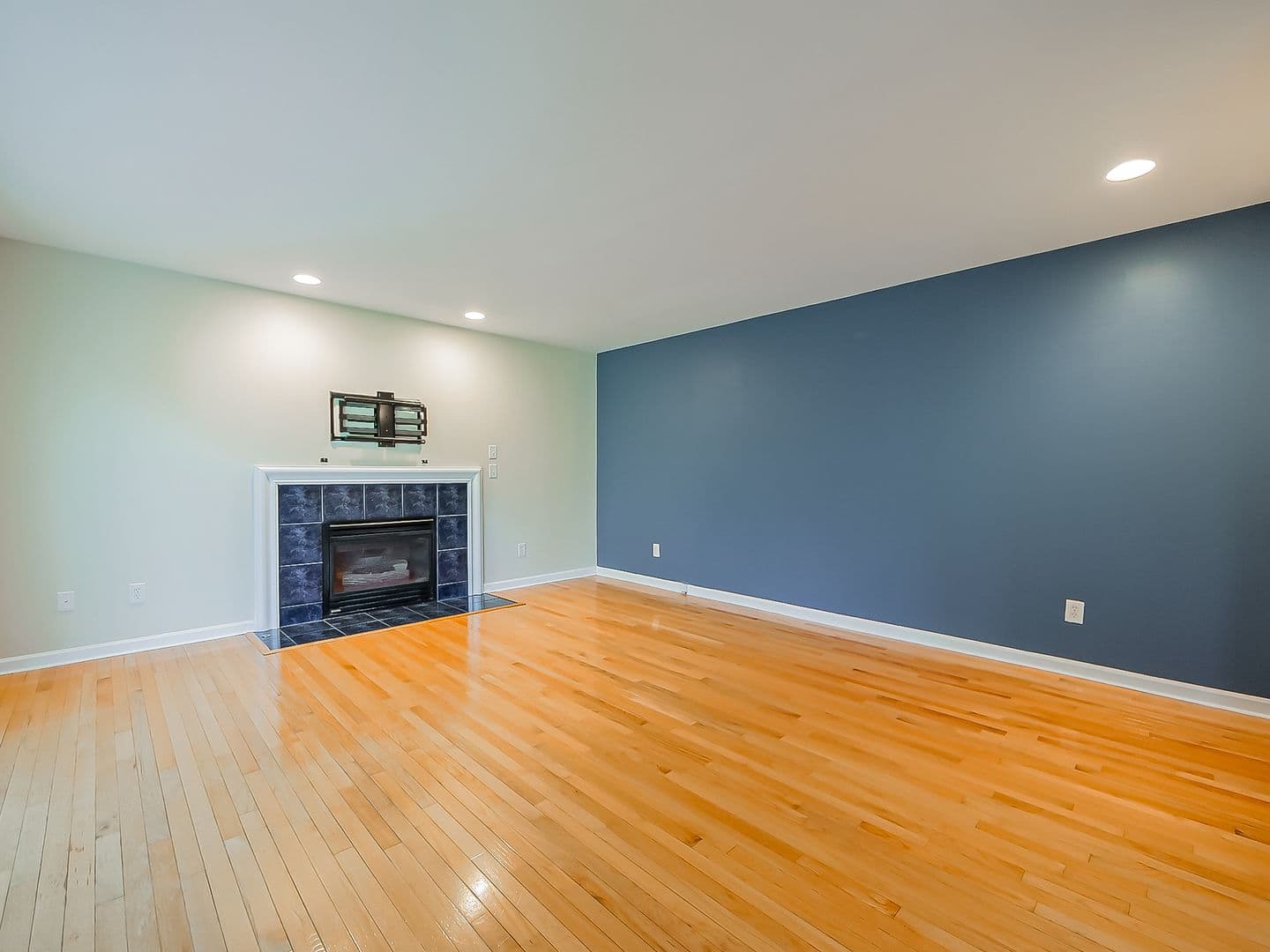 Wixom House: 3140 Mulberry Ct