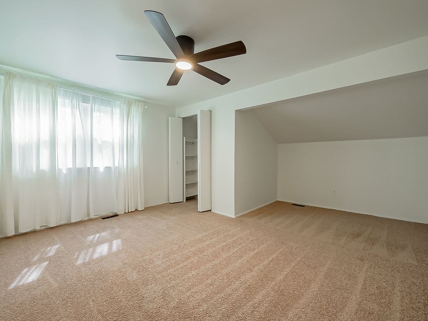 Novi House: 42195 Park Ridge Rd