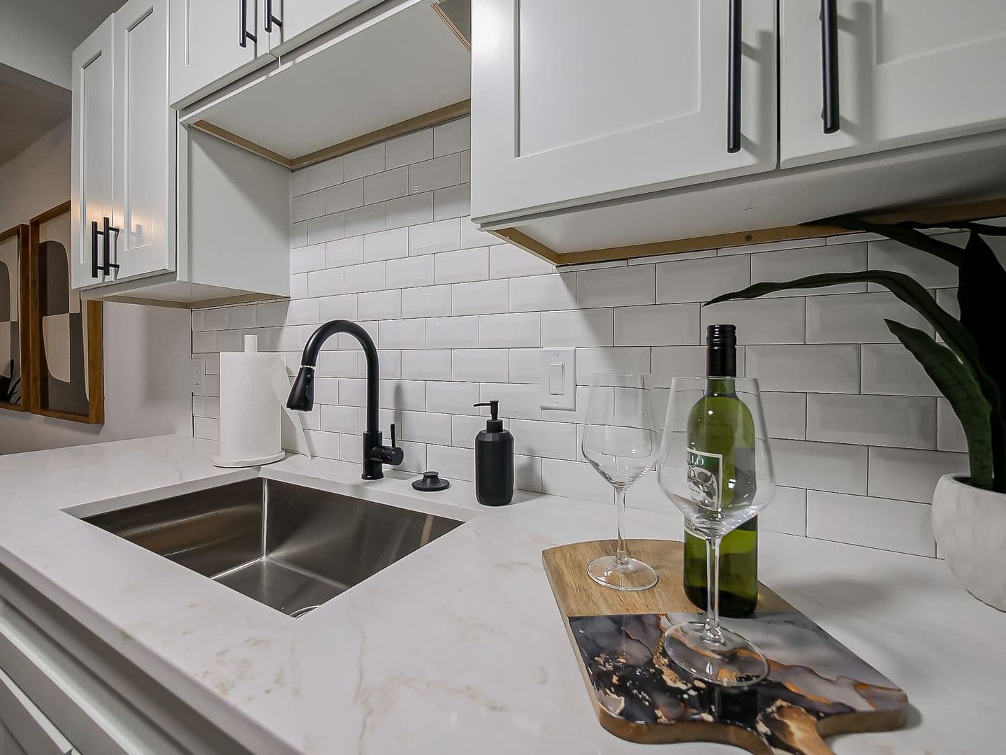 Plymouth Apartment: 40325 Plymouth Road