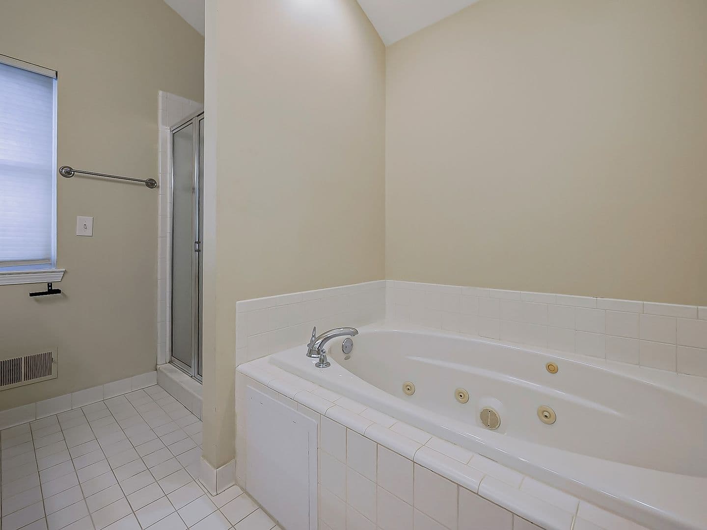 Wixom House: 3140 Mulberry Ct