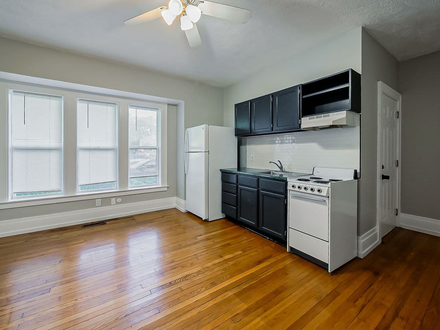 Waterford Apartment: 3160 Dixie Hwy
