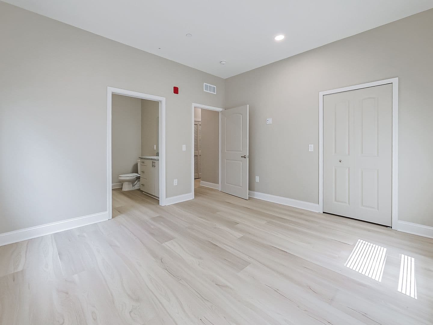 Westland Apartment: 31480 Warren Rd