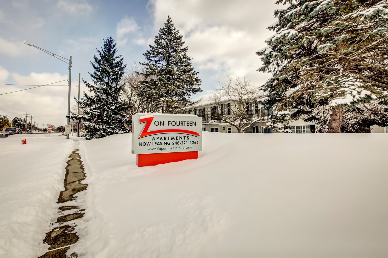 Farmington Hills Apartment: 32023 W 14 Mile Rd
