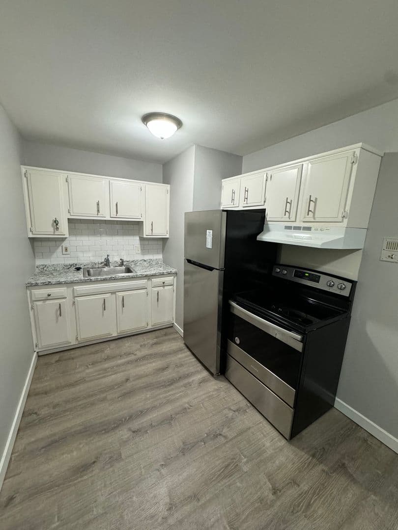 Dearborn Heights Apartment: 5630 Pardee