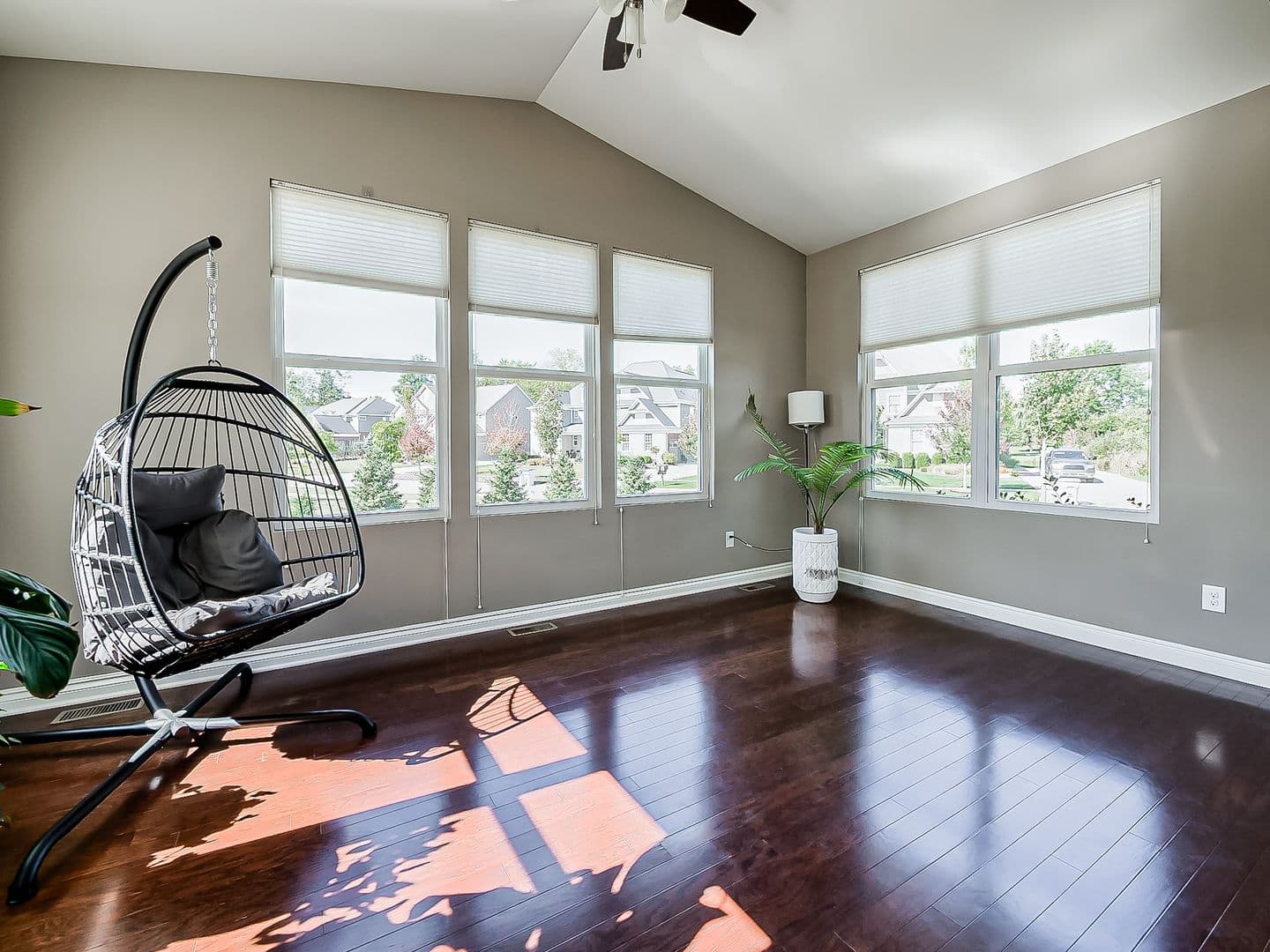 South Lyon House: 23431 Crooked Tree Ct S