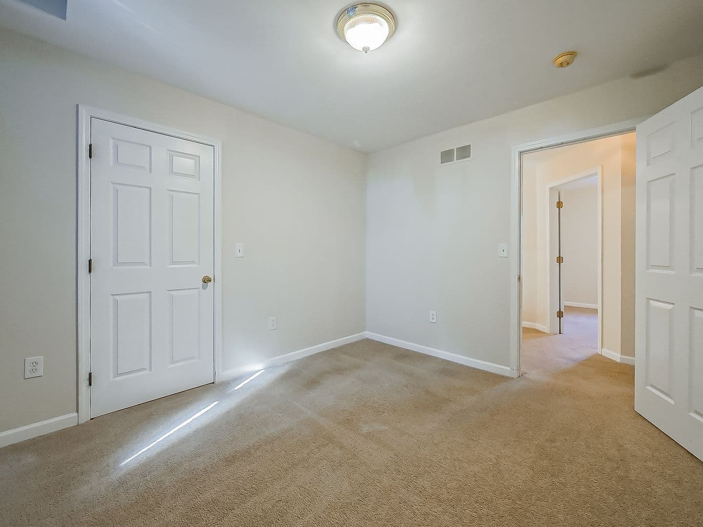Wixom House: 3140 Mulberry Ct