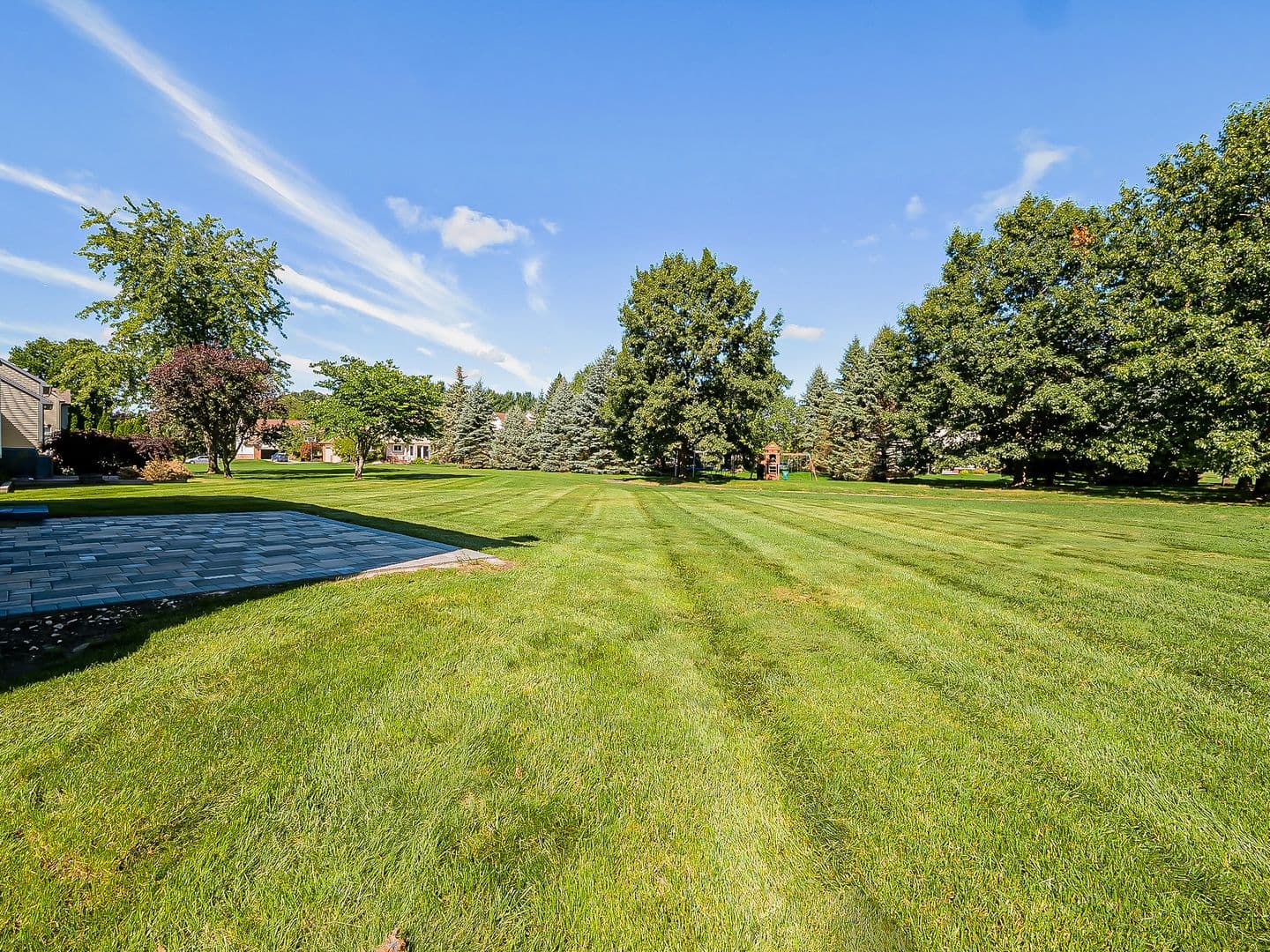 Wixom House: 3140 Mulberry Ct