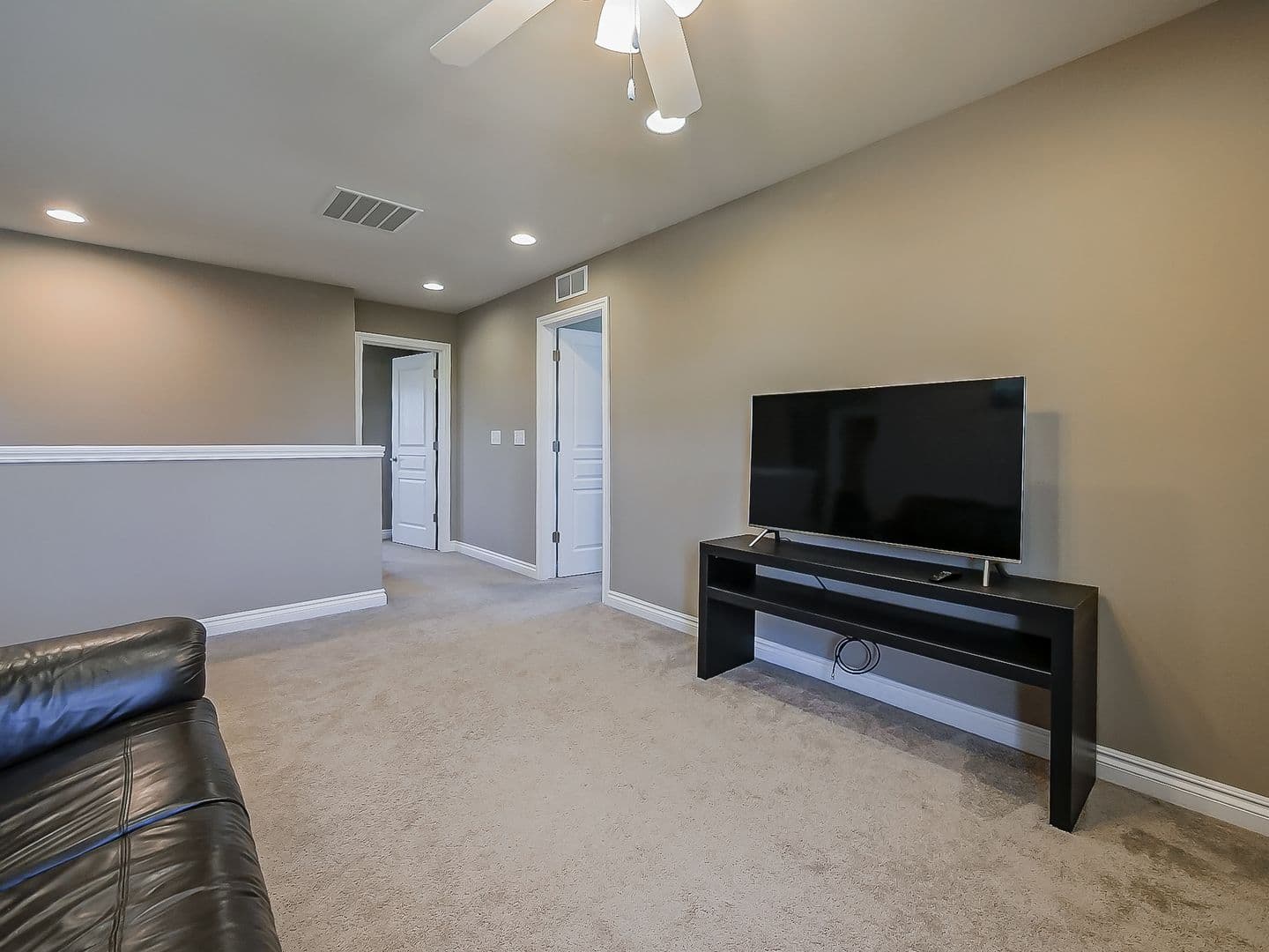 South Lyon House: 23431 Crooked Tree Ct S