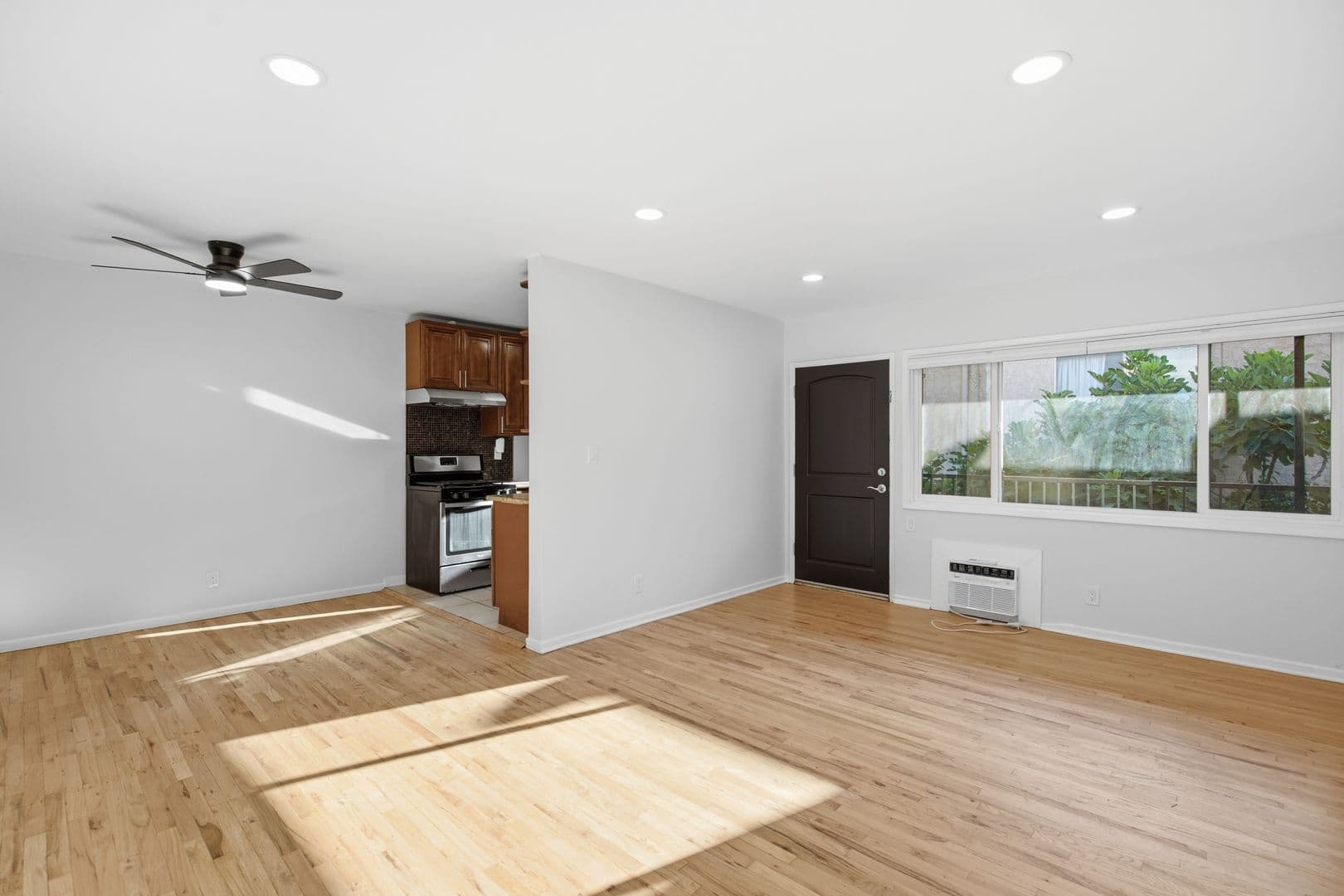 Sherman Oaks Apartment: 14620-14626 Magnolia Blvd