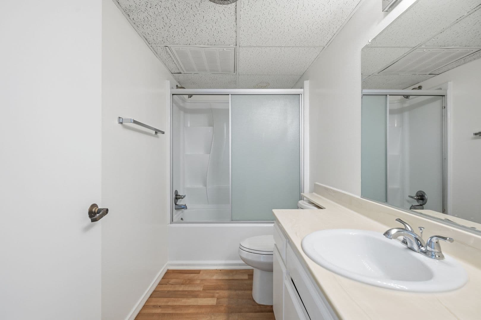 Sherman Oaks Apartment: 14455 Dickens St