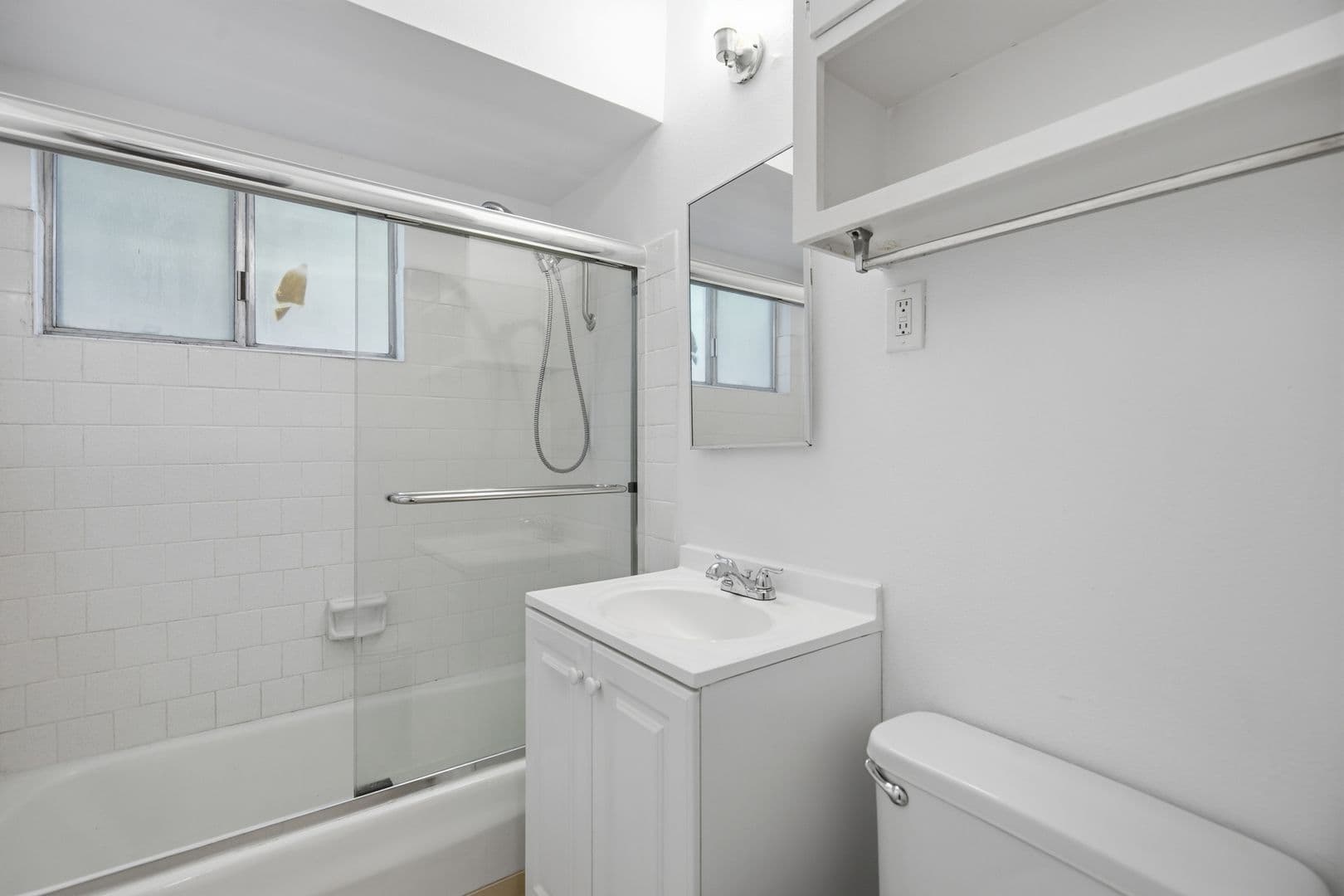 Pomona Apartment: 475 E Foothill Blvd