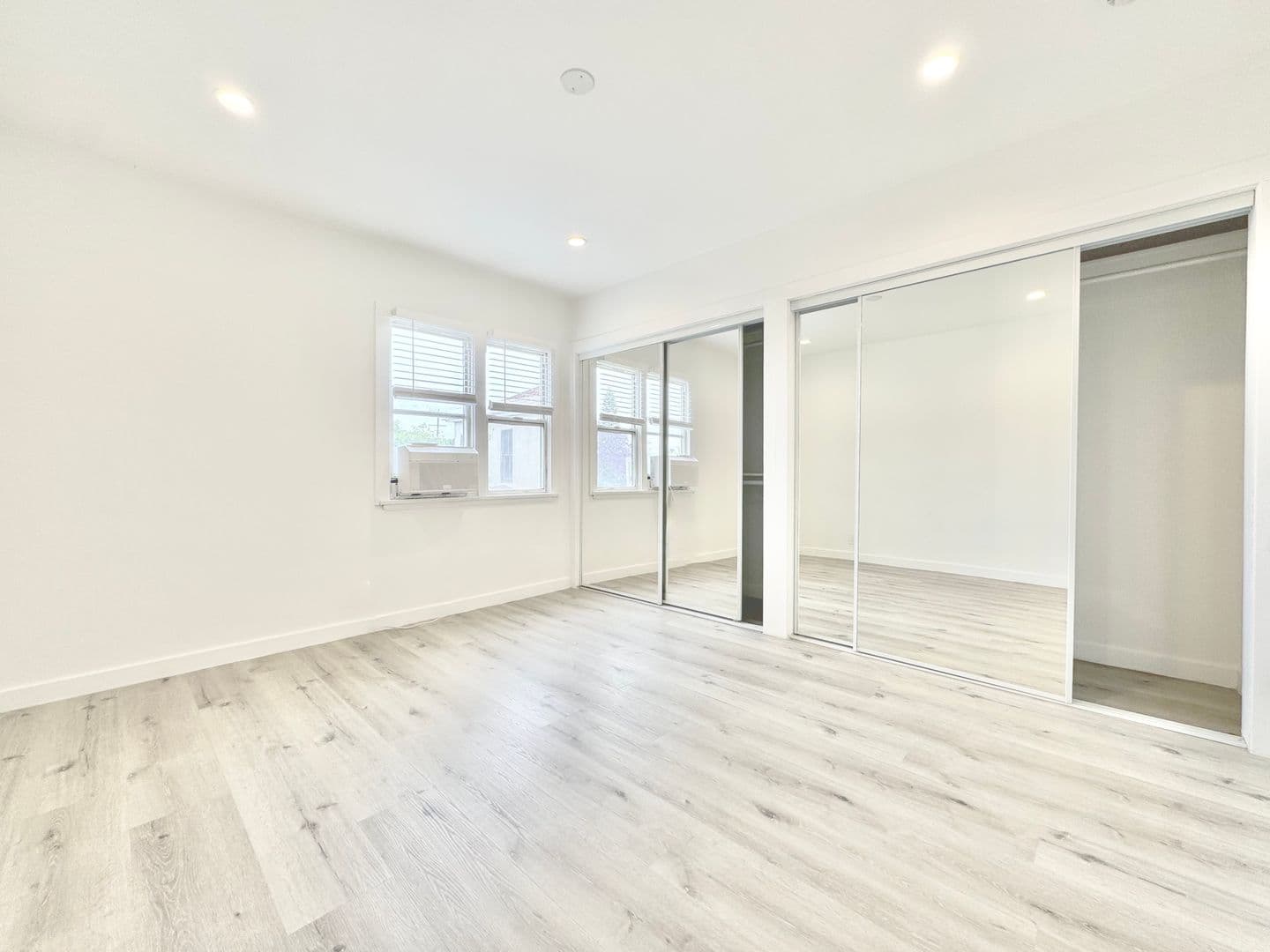 Long Beach Apartment: 1600 Chestnut Ave
