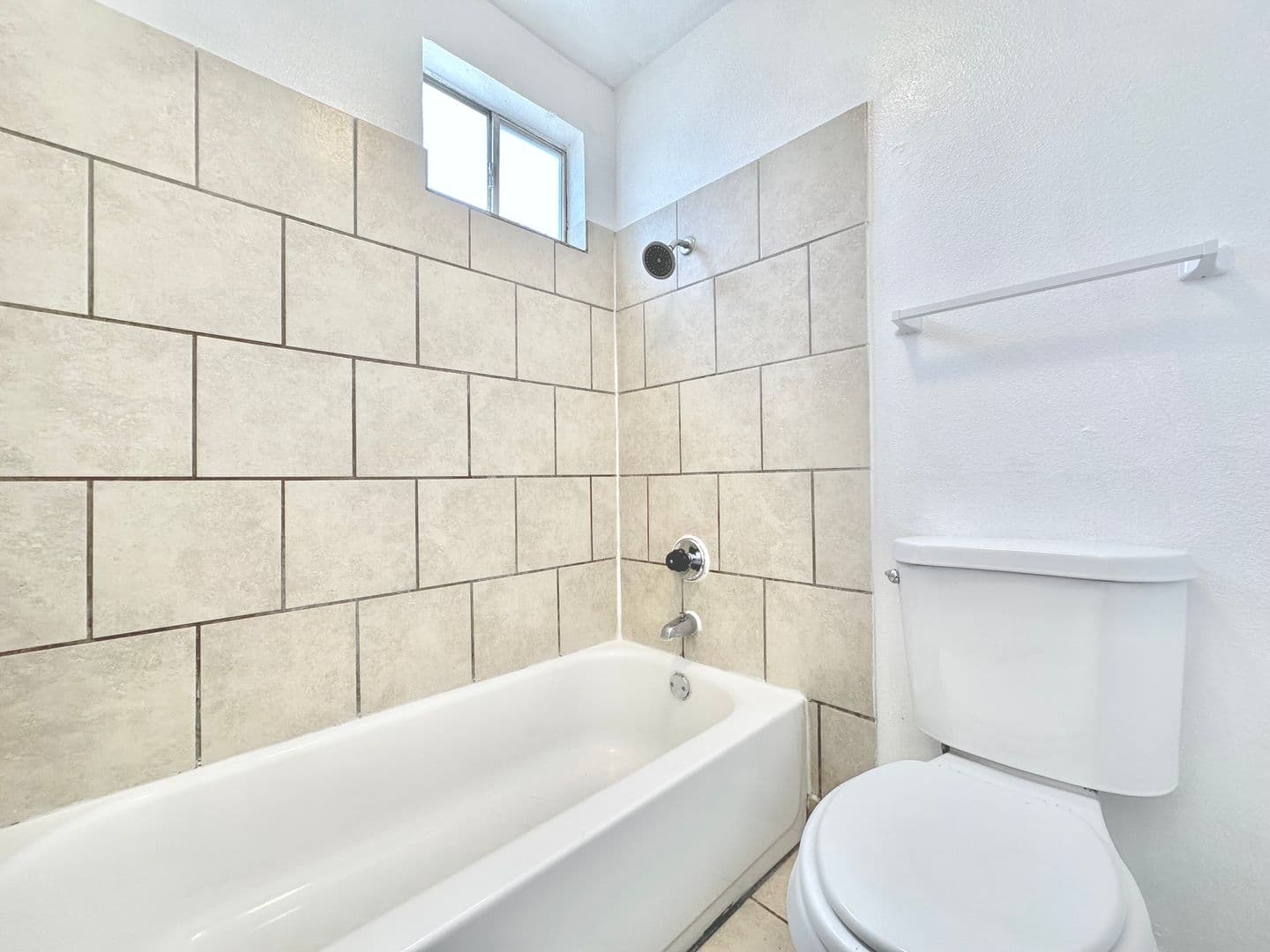 Anaheim Apartment: 2630 West Lincoln Ave
