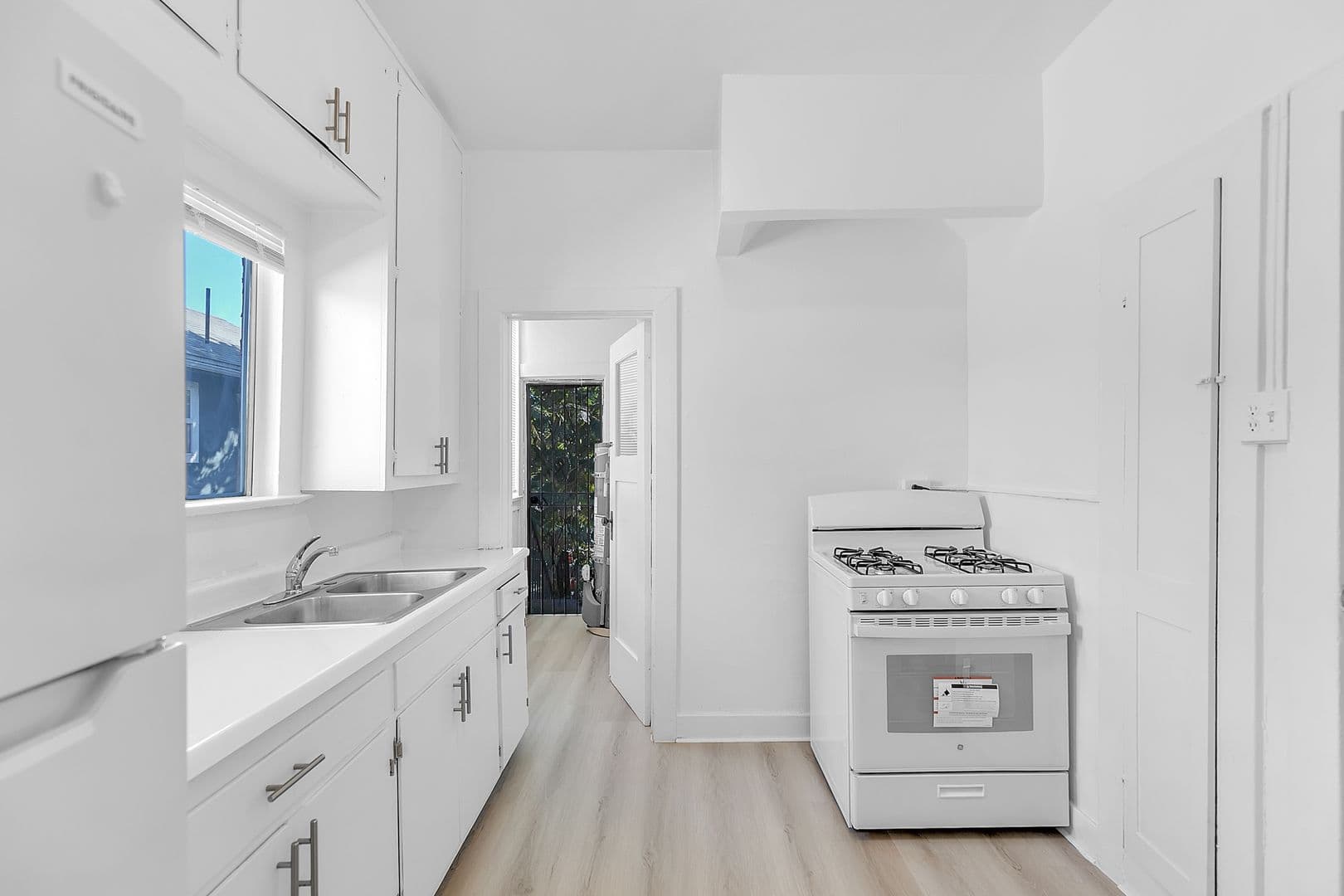 Los Angeles Apartment: 1524 E. 52nd Street