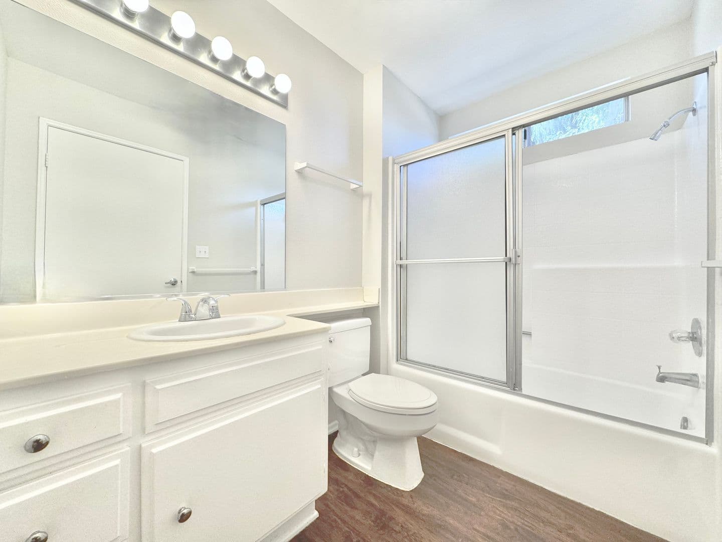 Sherman Oaks Apartment: 14455 Dickens St