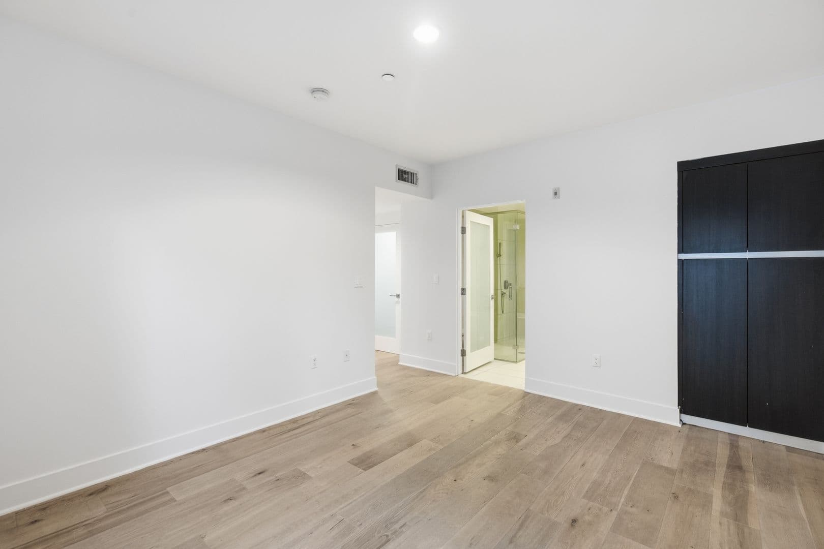 Los Angeles Apartment: 843 N Fuller Avenue