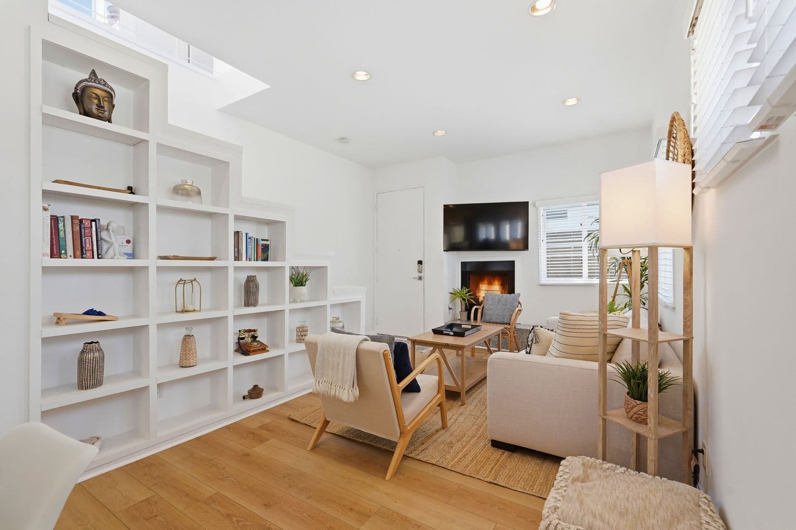 Venice Apartment: 525 Venice Way