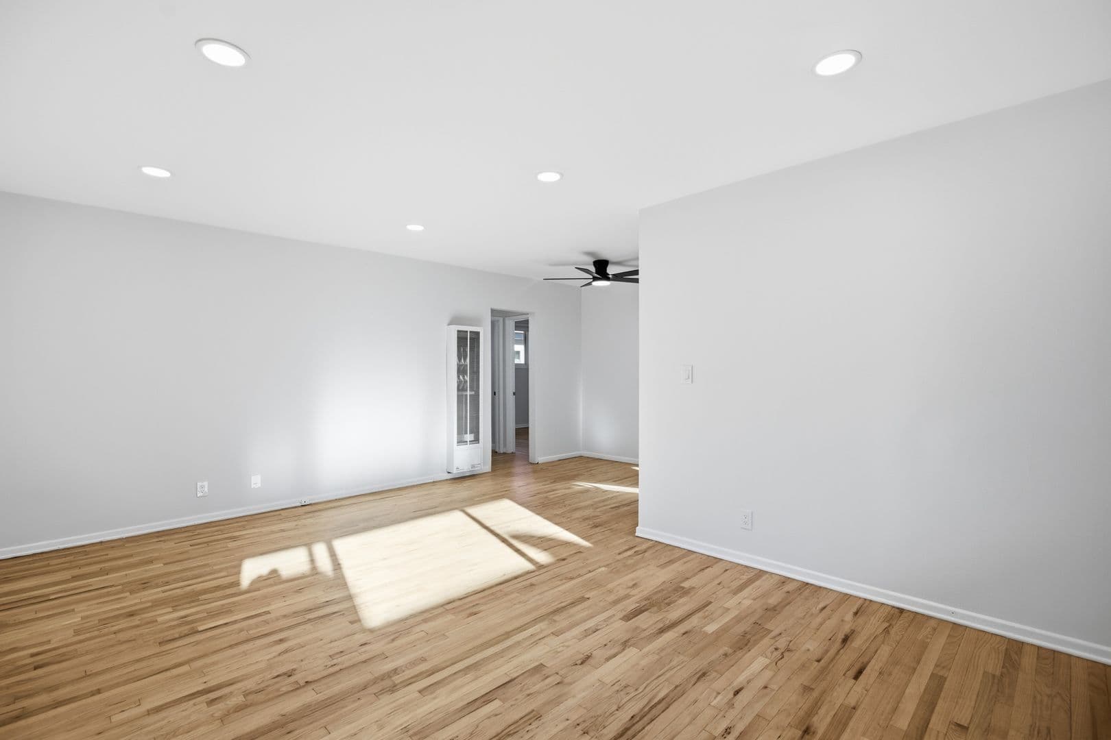 Sherman Oaks Apartment: 14620-14626 Magnolia Blvd