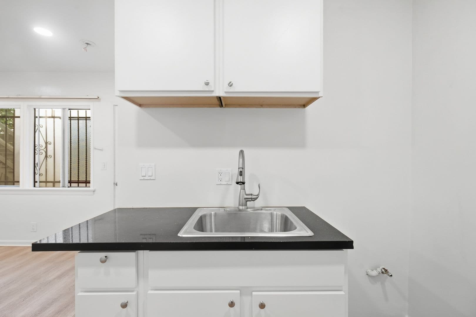 Los Angeles Apartment: 10635 S Vermont Ave