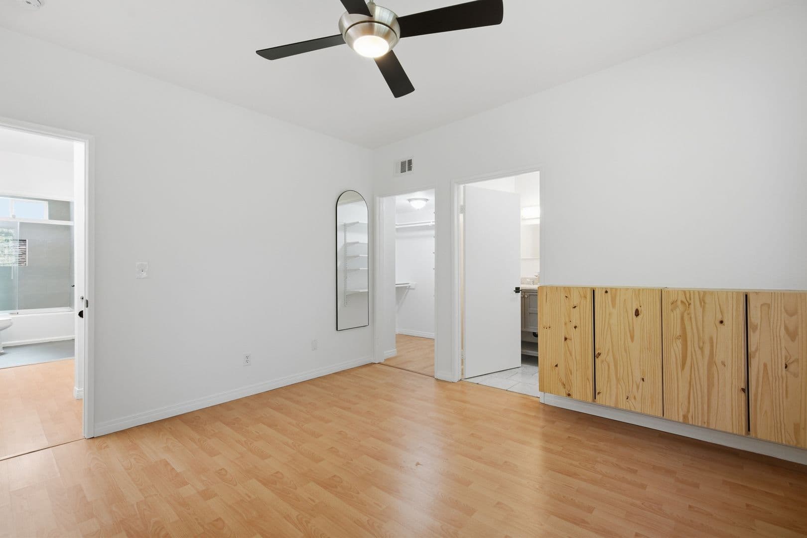 Sherman Oaks House: 4854 Coldwater Canyon Avenue #103