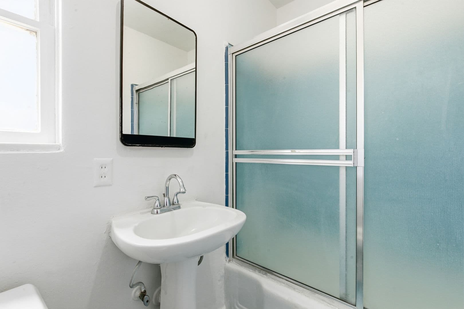 Los Angeles Apartment: 343 S Occidental Blvd