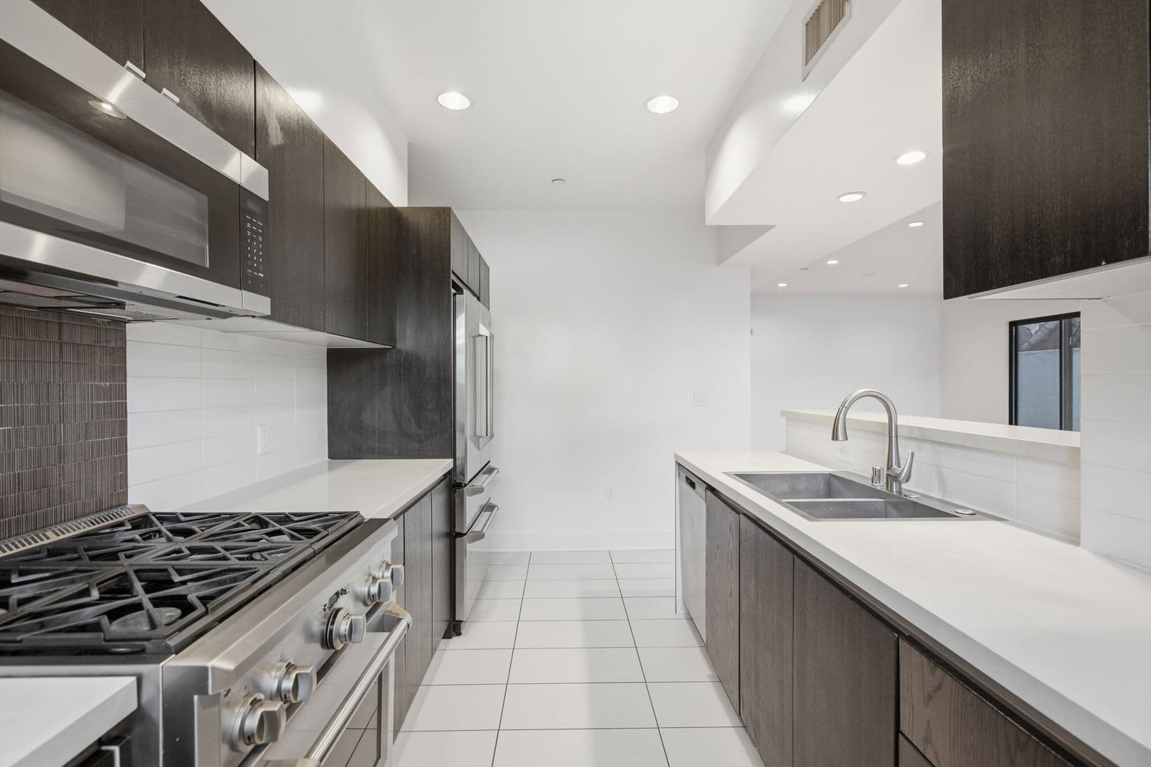 Los Angeles Apartment: 843 N Fuller Avenue