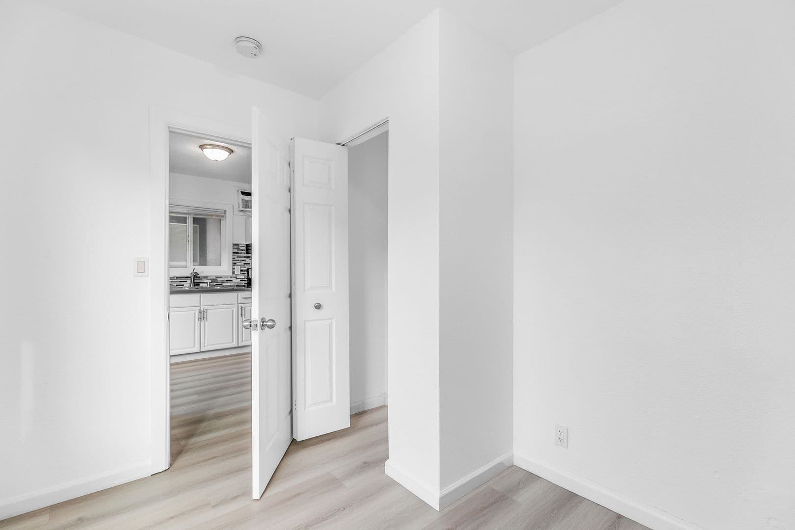 Los Angeles Apartment: 1424-1430 Echo Park Avenue