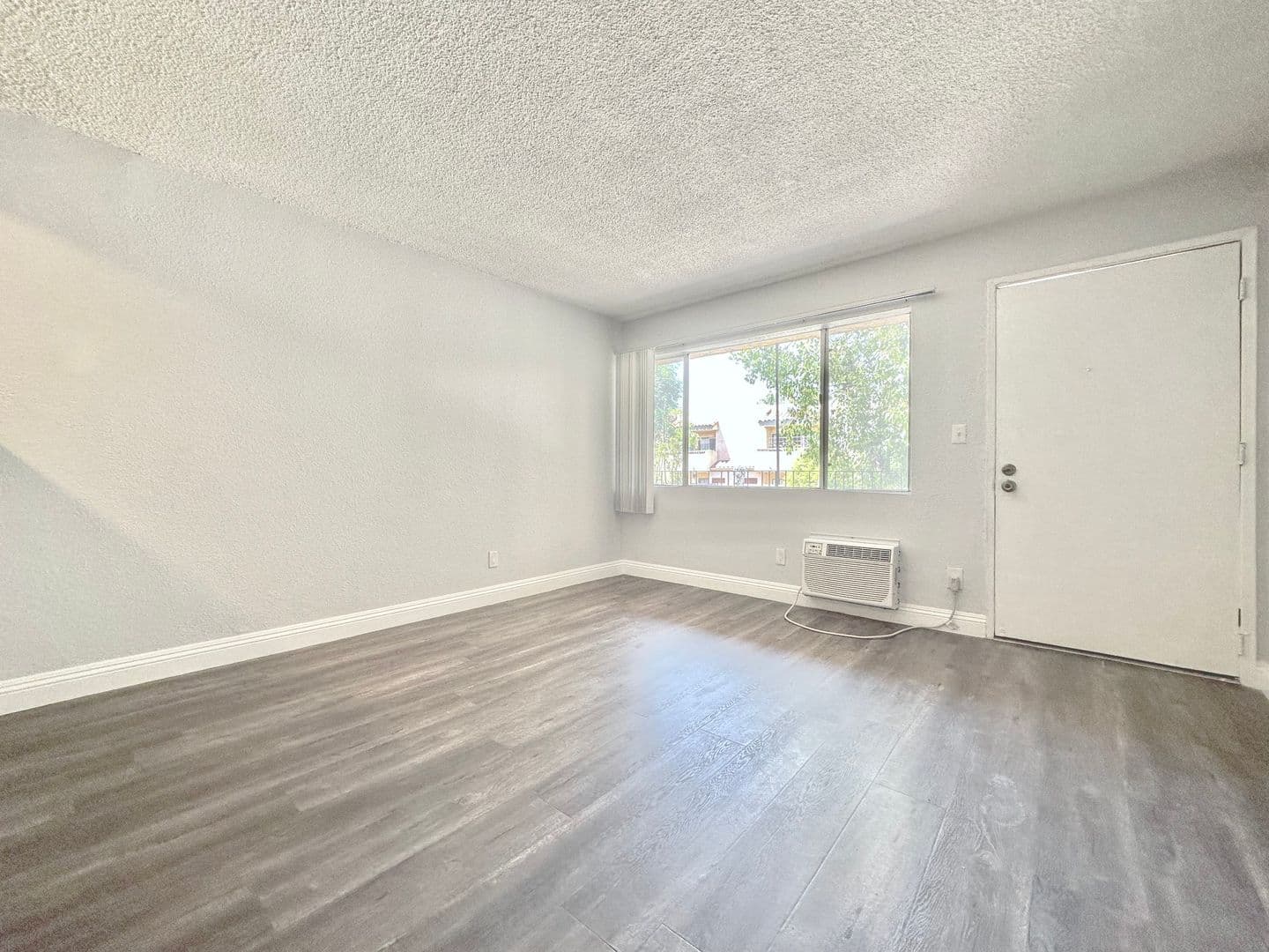 Anaheim Apartment: 2630 West Lincoln Ave