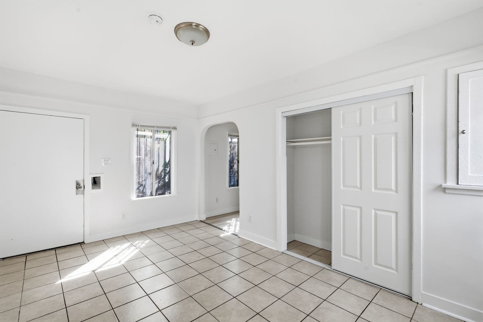 Los Angeles Apartment: 1426 S Bonnie Brae Street