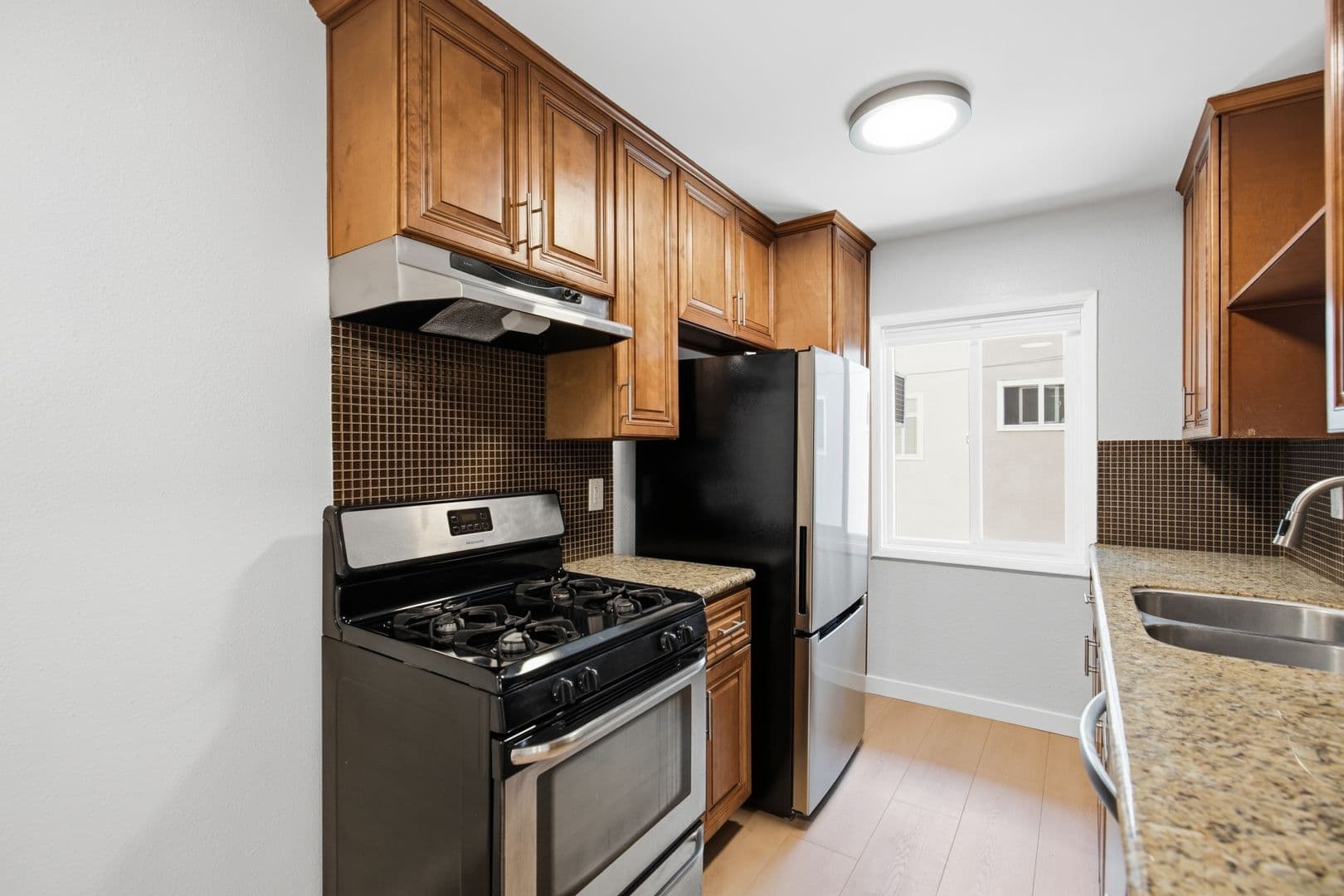 Sherman Oaks Apartment: 14616 Magnolia Blvd