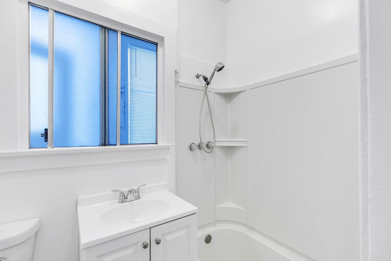 Los Angeles Apartment: 1524 E. 52nd Street