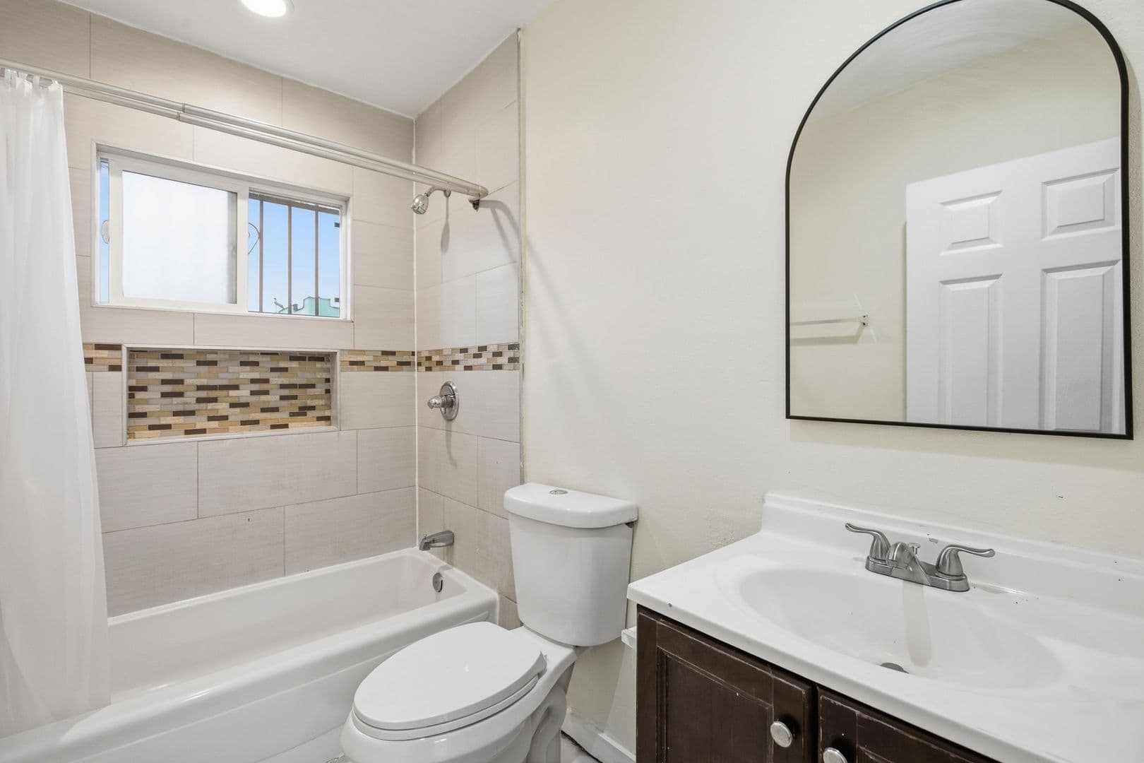 Los Angeles Apartment: 8910 S Avalon Blvd