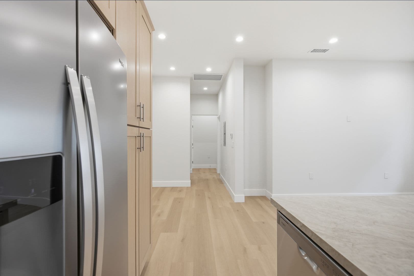 Sherman Oaks Apartment: 14007 Moorpark Street
