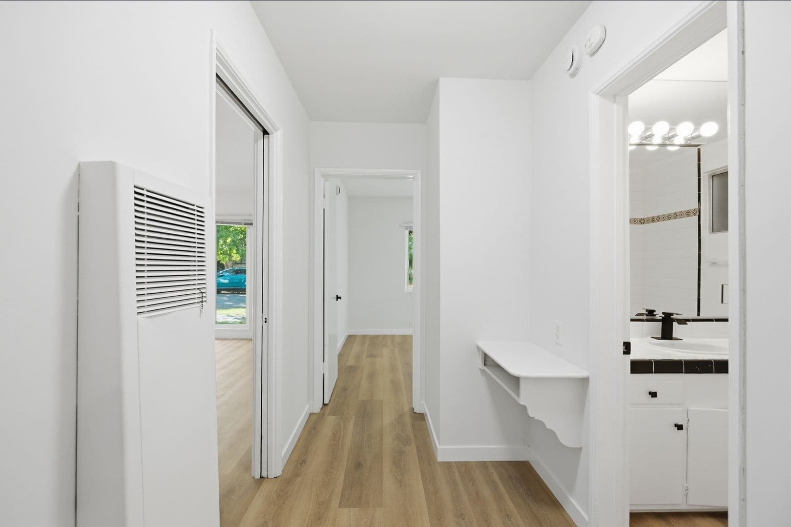 Los Angeles Apartment: 1138 Cardiff Avenue