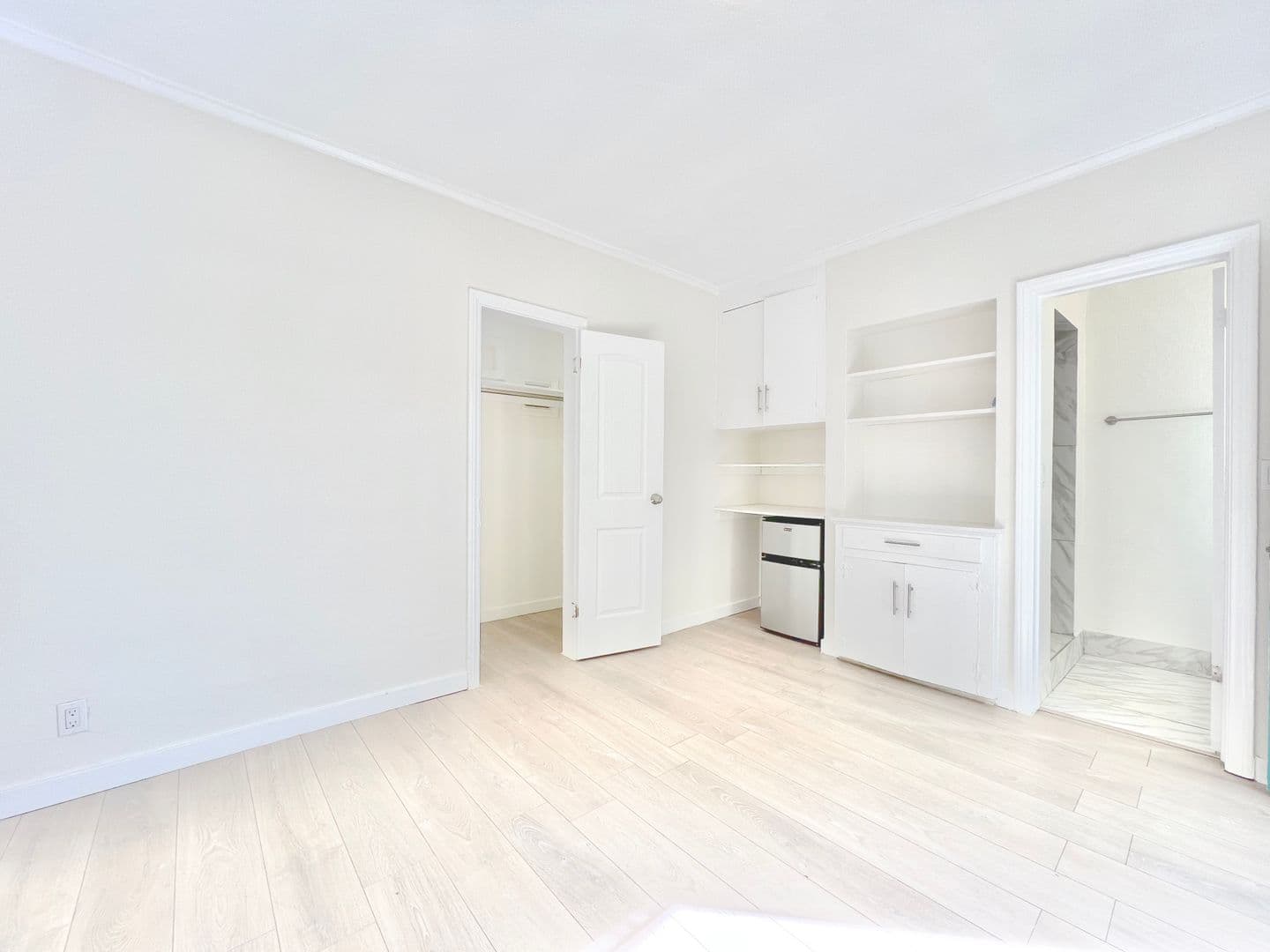 Los Angeles Apartment: 1301 N. Stanley Ave